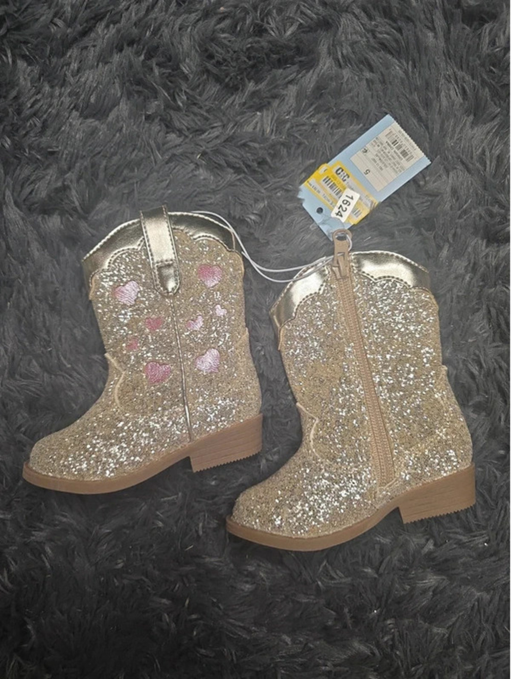 Size 5 brand new toddler boots from target item. 1624 box, 14